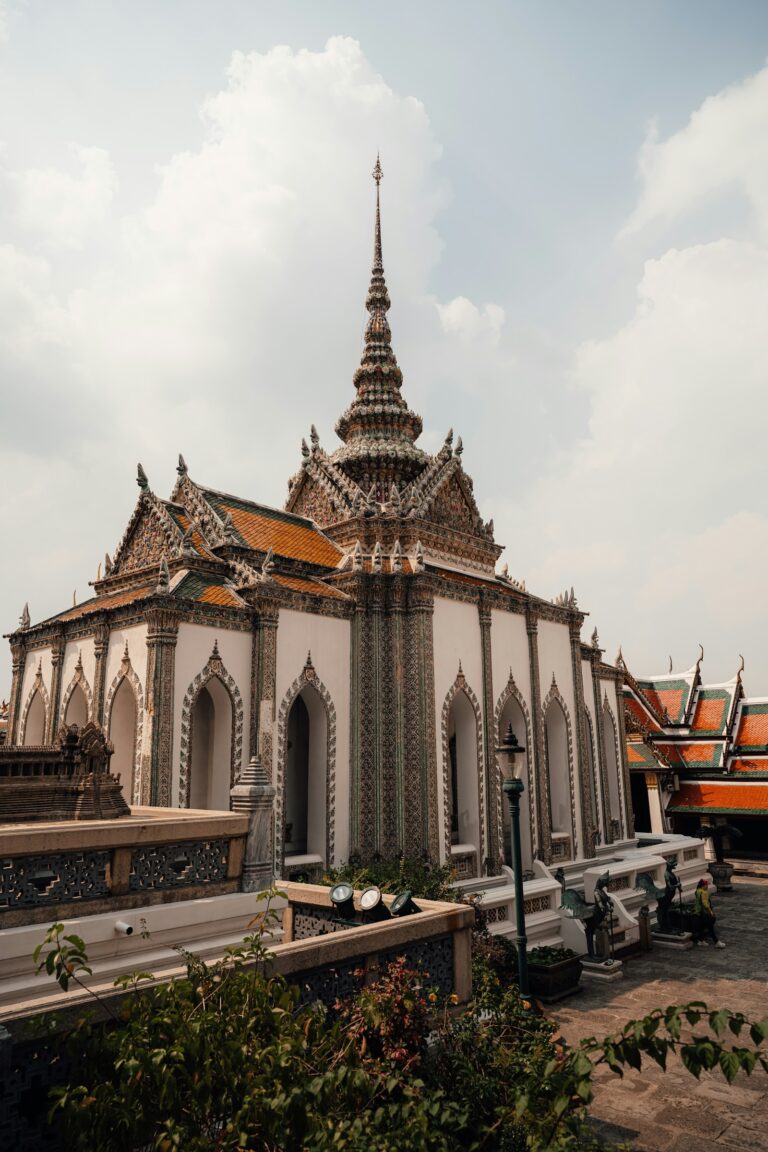Bangkok temple skyline for a Delhi to Bangkok flight guide